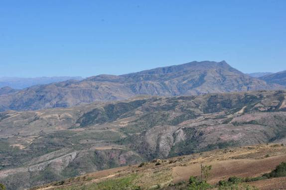 Bela paisagem já acima dos 2.200 metros de altitude, no caminho para Sucre - Bolívia